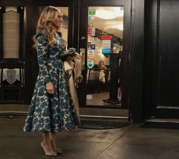 carrie's blue dress S1E7